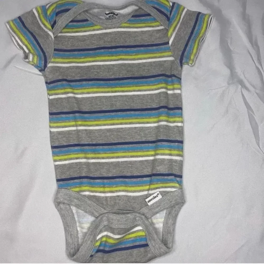 One long sleeve and one short sleeve onesie size 0-3M